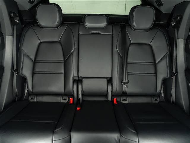 Certified 2025 Porsche Cayenne Coupe AWD/4WD image 31