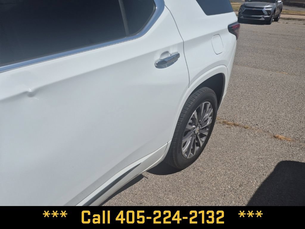 Used 2022 Chevrolet Traverse Premier w/ LPO, Blackout Package FWD image 9