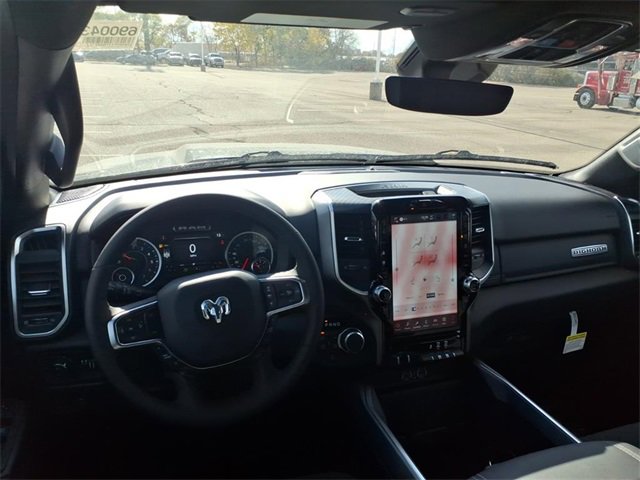 New 2026 RAM 1500 4x4 Crew Cab image 9