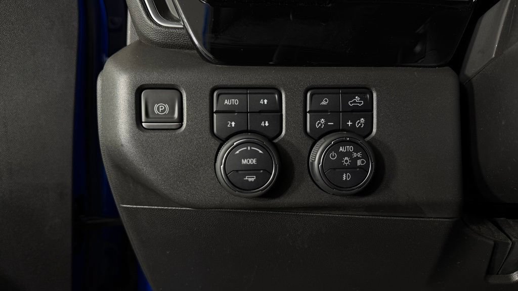 Used 2022 Chevrolet Silverado 1500 LT Trail Boss w/ LT Trail Boss Premium Package AWD/4WD image 15