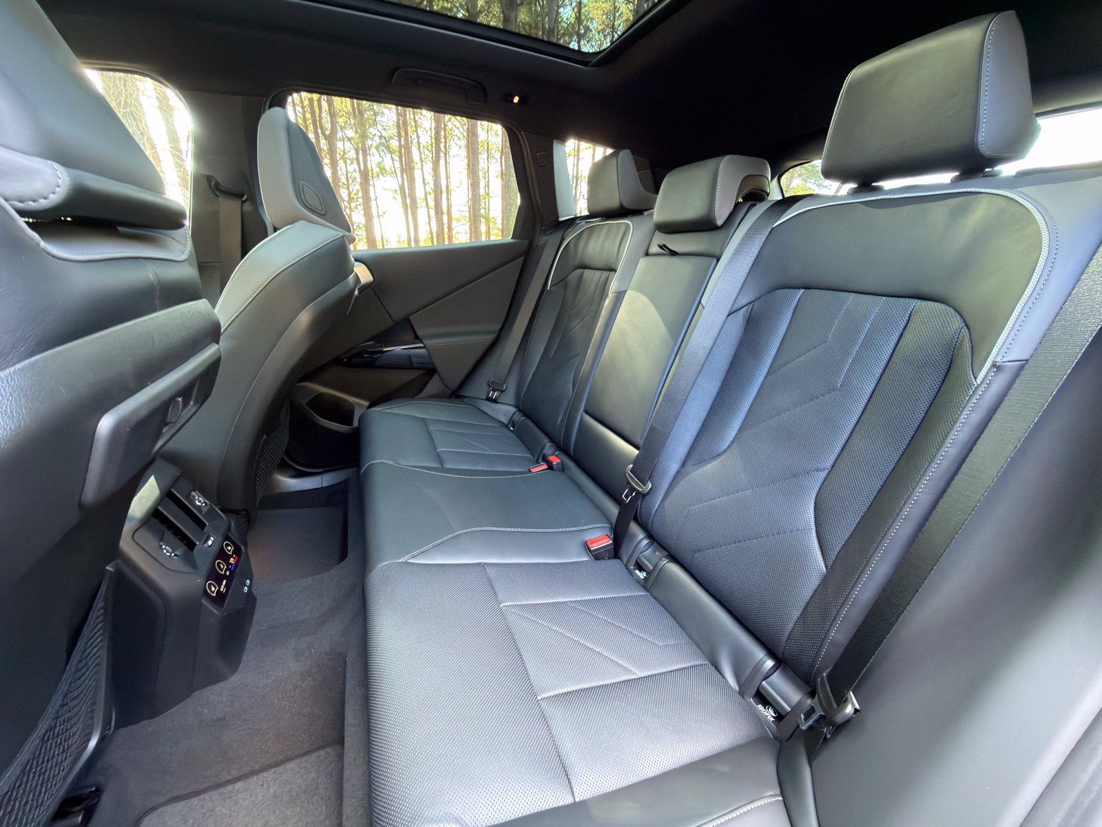Used 2026 BMW X3 xDrive30i w/ Premium Package AWD/4WD image 14