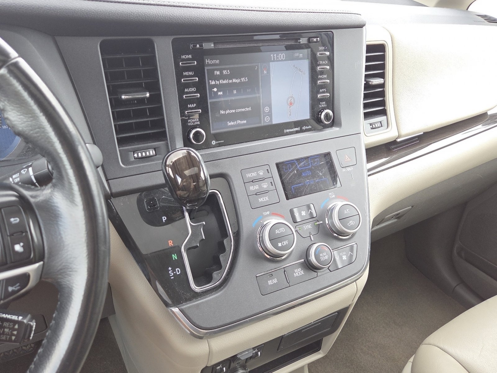 Used 2019 Toyota Sienna XLE w/ XLE Navigation Package AWD/4WD image 28