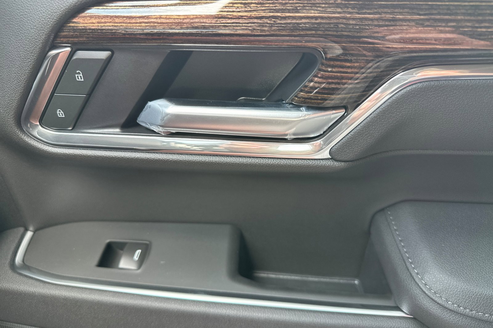 New 2025 GMC Sierra 1500 Elevation image 18