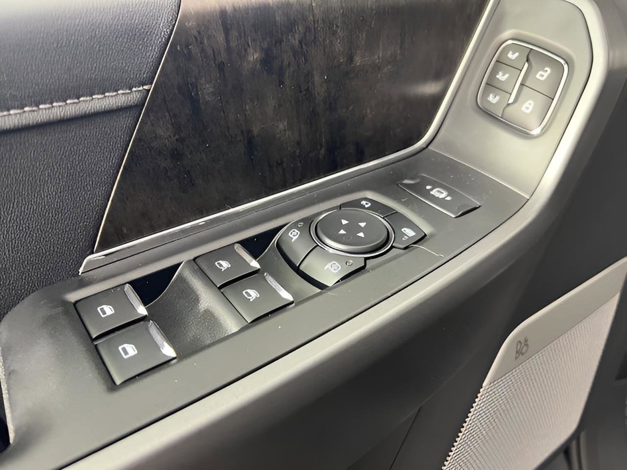 New 2026 Ford F350 Lariat w/ Black Appearance Package image 11