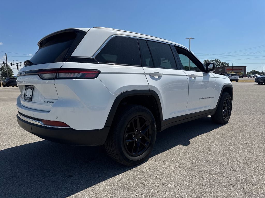 Used 2024 Jeep Grand Cherokee Laredo X AWD/4WD image 7