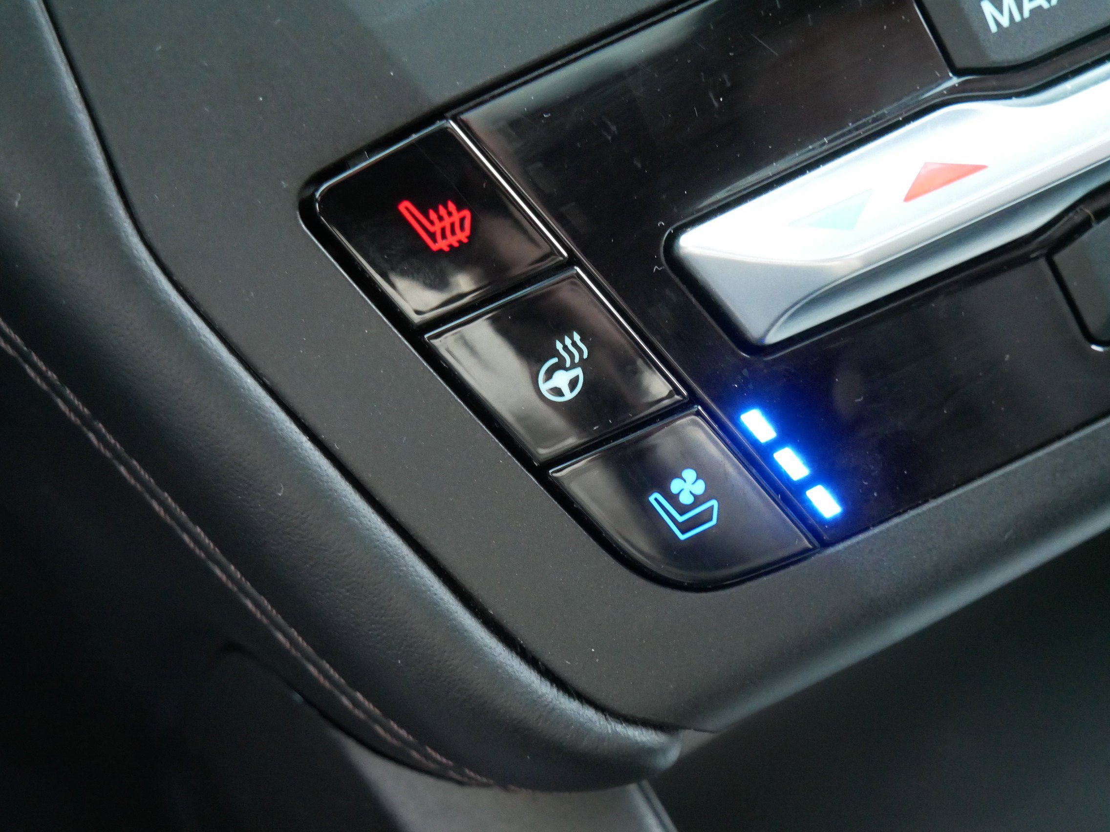 Certified 2020 Ford Explorer Platinum w/ Premium Technology Package image 31