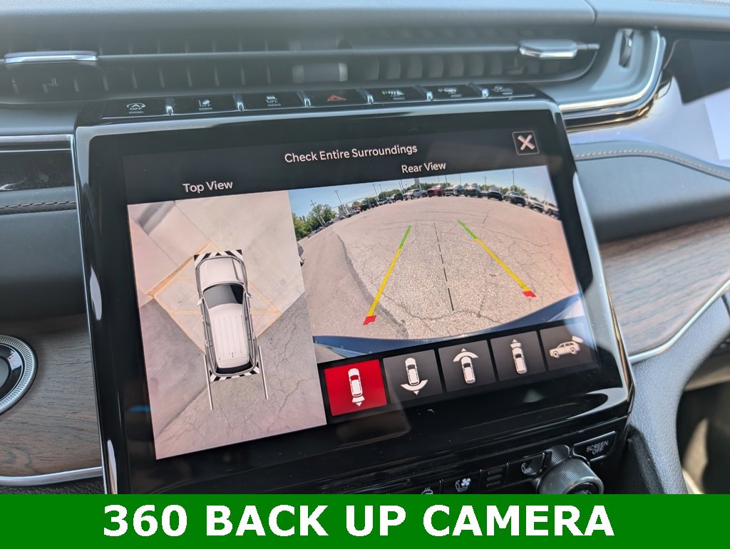 Used 2022 Jeep Grand Cherokee Summit w/ Luxury Tech Group V image 3