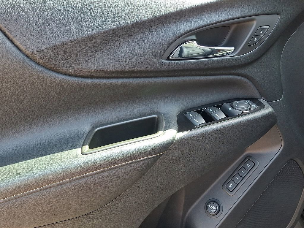 Used 2023 Chevrolet Equinox Premier image 13