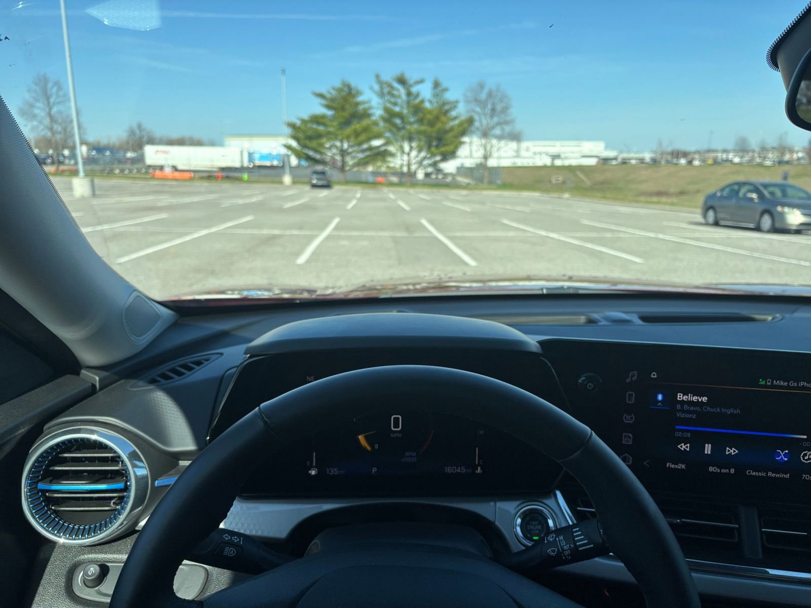 Used 2025 Chevrolet Trax LT w/ LT Convenience Package image 33