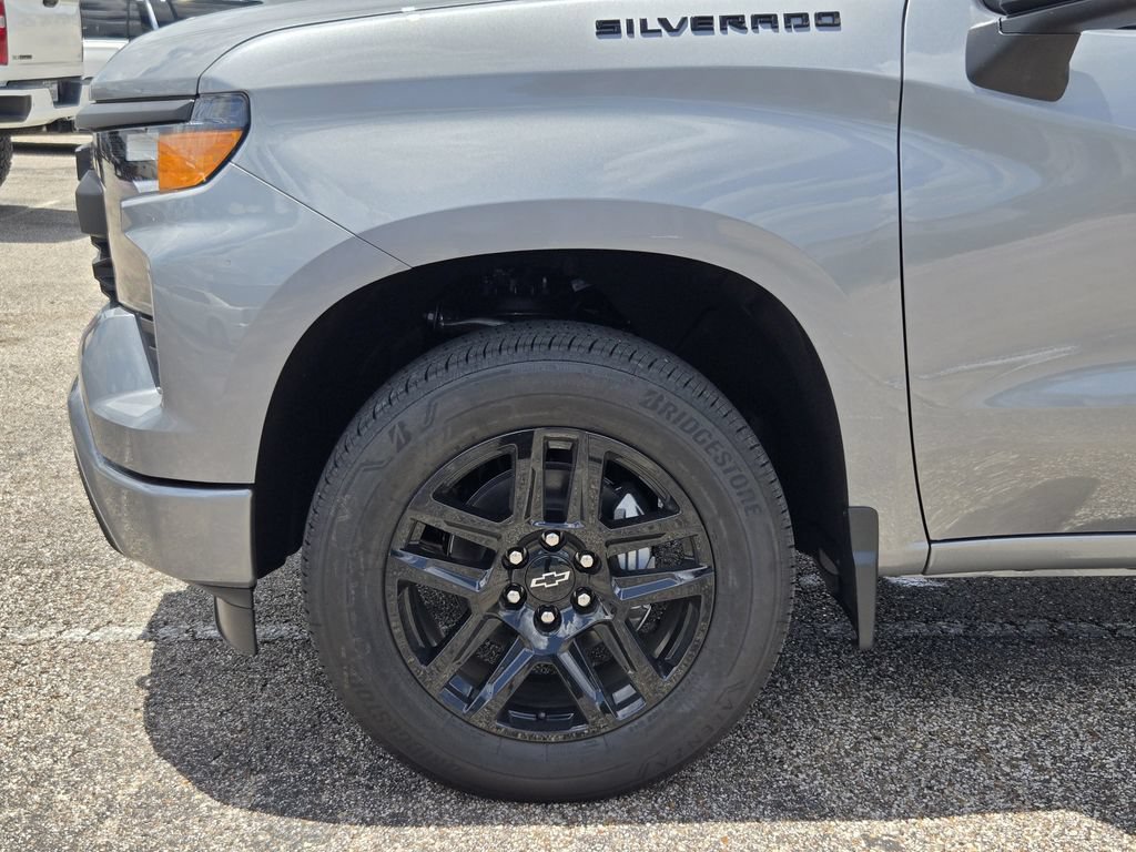 New 2026 Chevrolet Silverado 1500 Custom w/ LPO, Dark Essentials Package RWD image 9