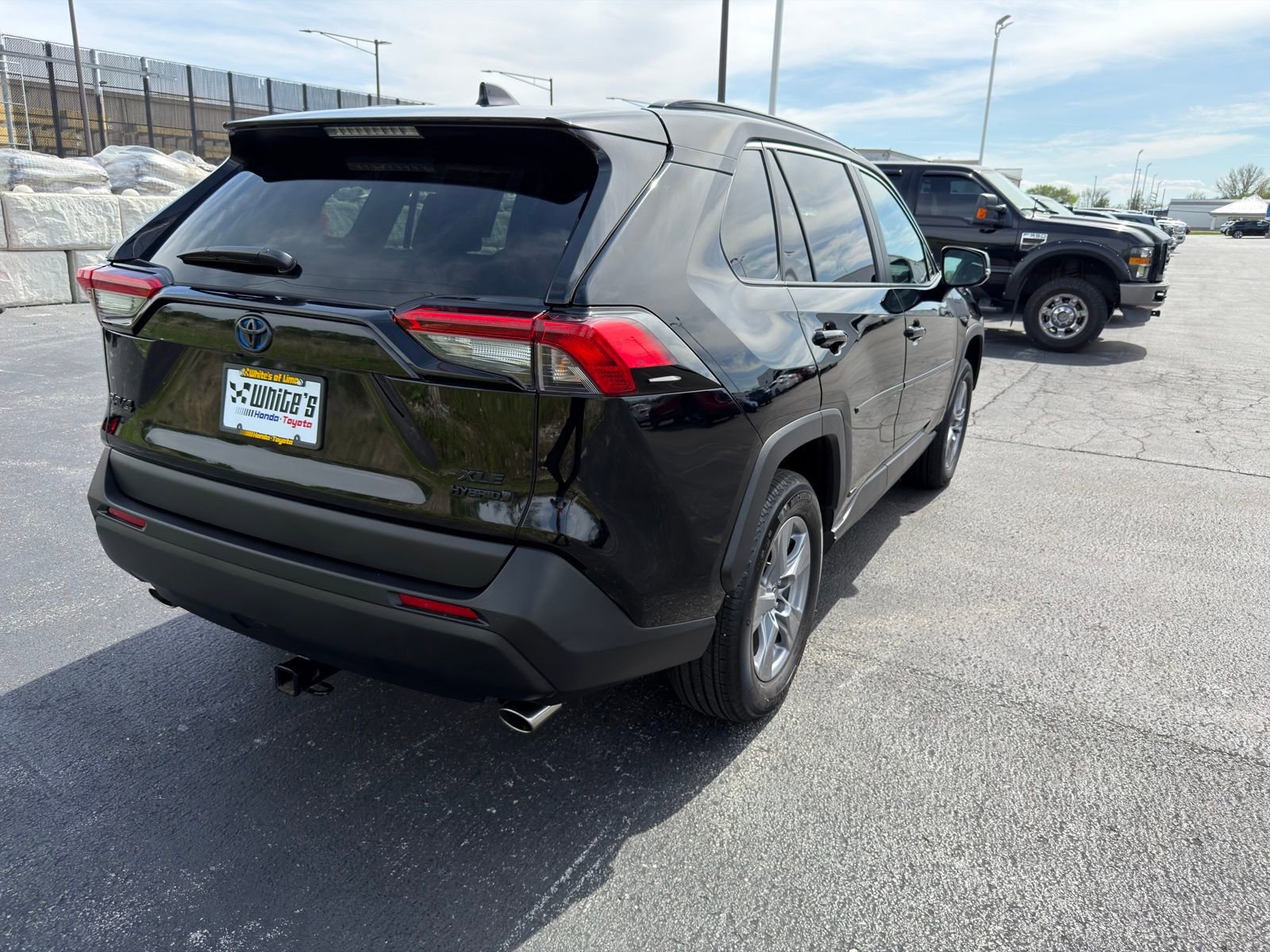 Used 2022 Toyota RAV4 XLE w/ Convenience Package image 6