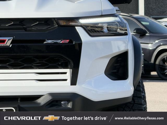 Used 2025 Chevrolet Colorado ZR2 w/ Technology Package AWD/4WD image 4