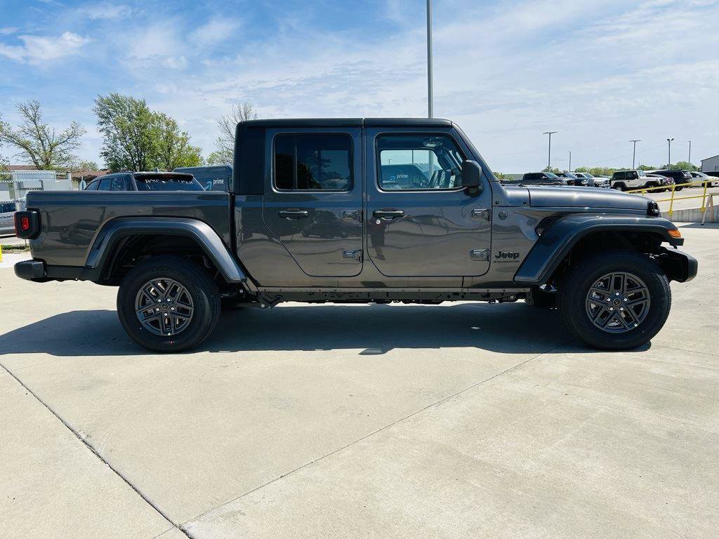 New 2025 Jeep Gladiator Sport image 37