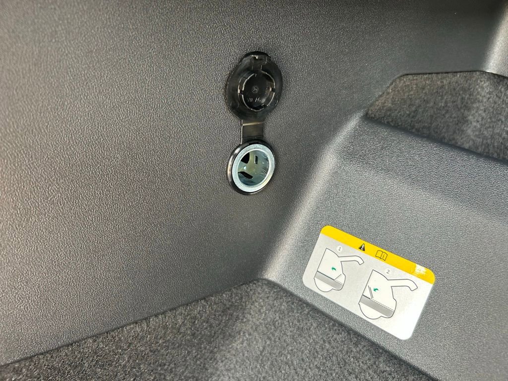 Used 2025 Volkswagen Tiguan S image 39