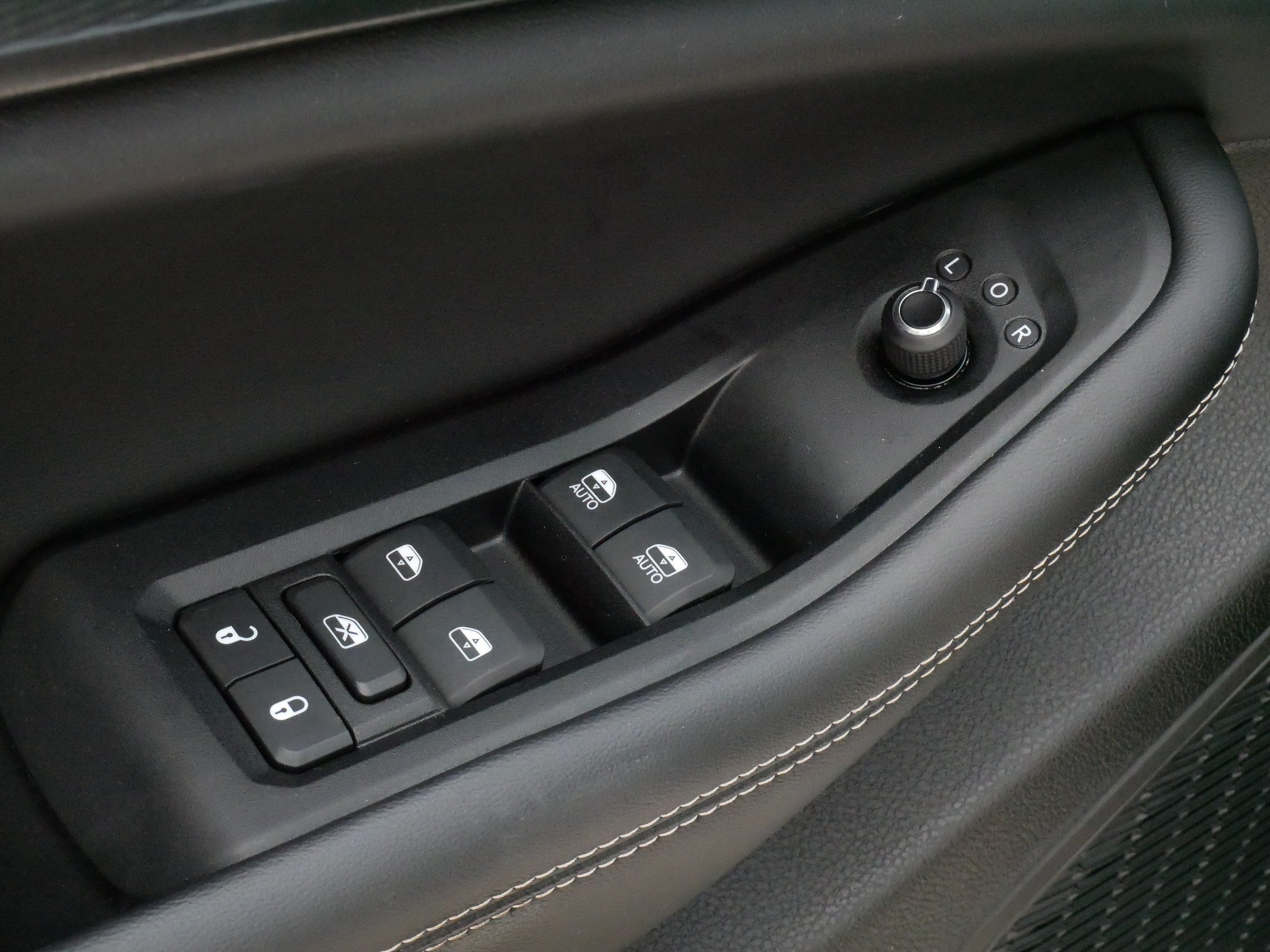 Used 2023 Jeep Grand Cherokee Altitude AWD/4WD image 19