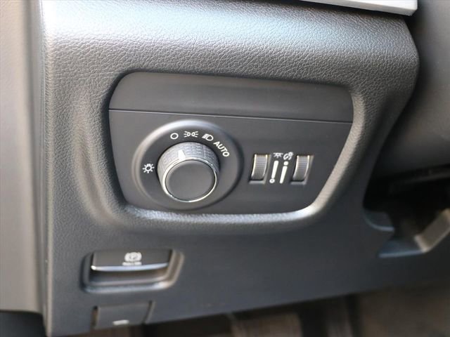 Used 2025 Jeep Grand Cherokee Altitude w/ Trailer Tow Package image 30