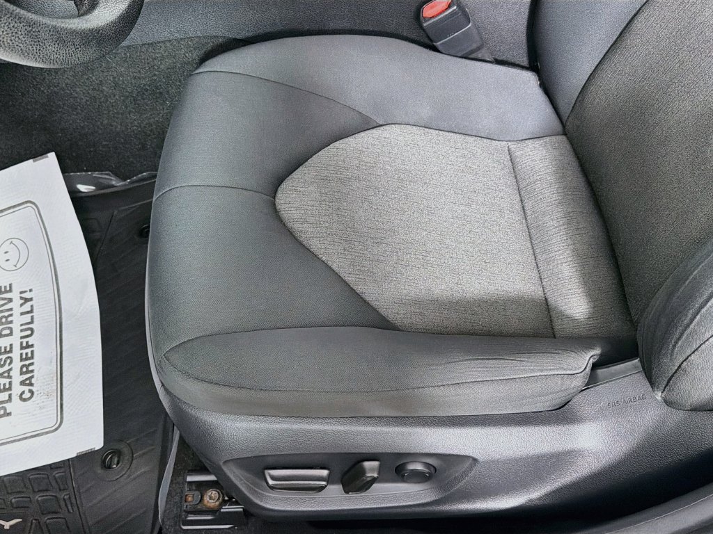 Used 2020 Toyota Camry LE FWD image 18