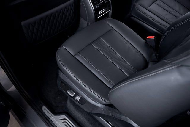 Used 2025 BMW ALPINA XB7 image 27