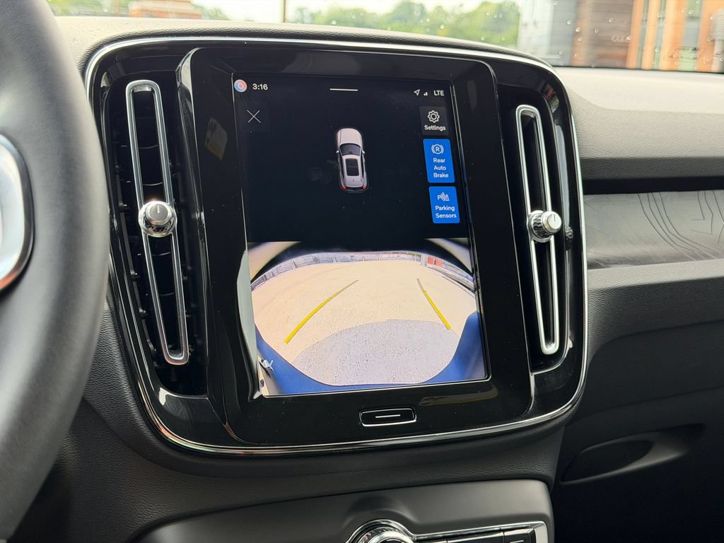 Certified 2024 Volvo XC40 Recharge Core RWD image 16