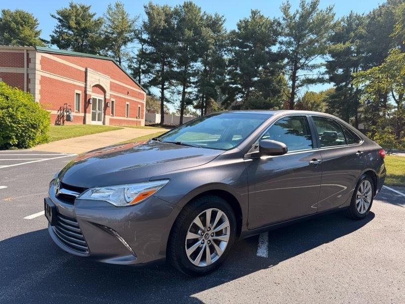 Used 2015 Toyota Camry XLE w/ Moonroof Package FWD image 1
