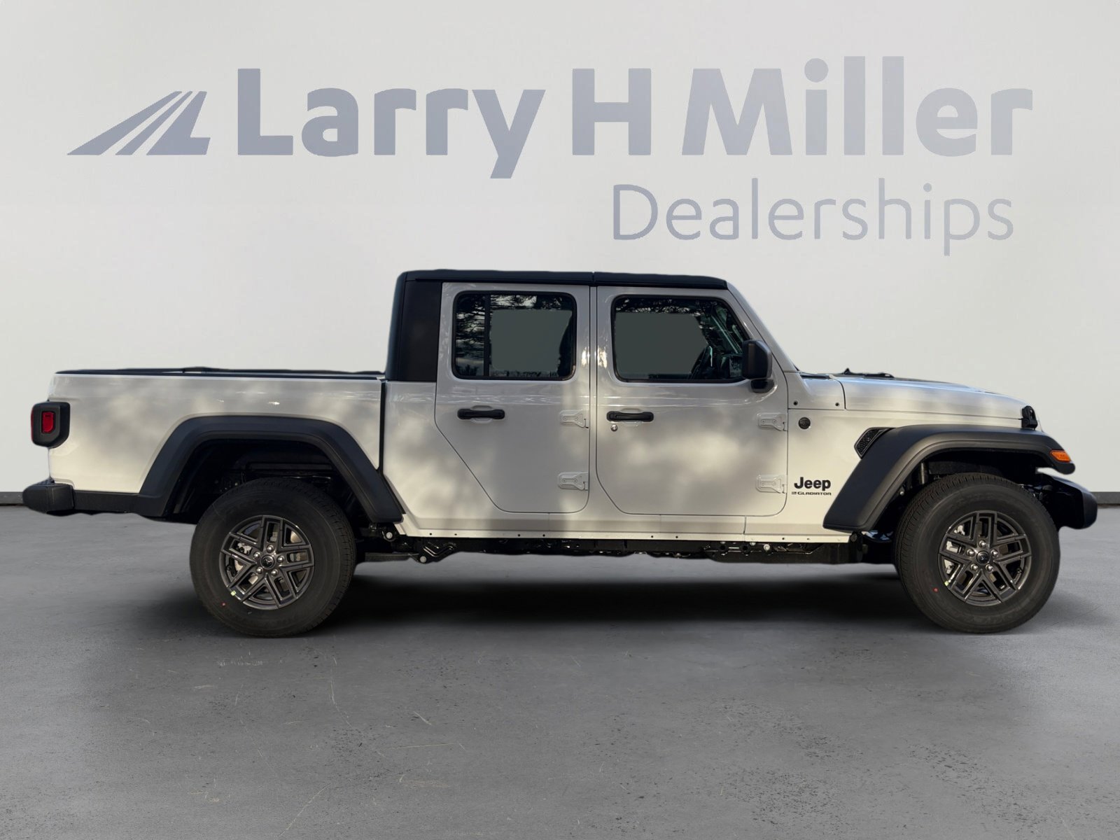 New 2026 Jeep Gladiator Sport AWD/4WD image 6