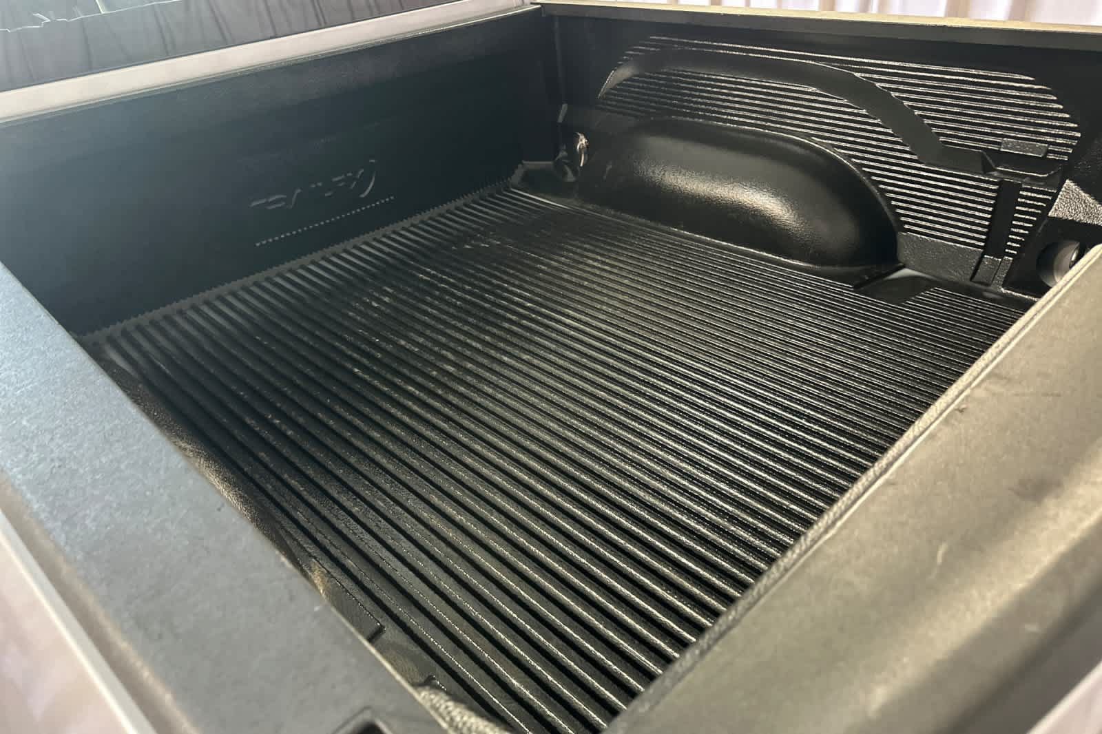 Used 2021 RAM 1500 Classic SLT AWD/4WD image 17