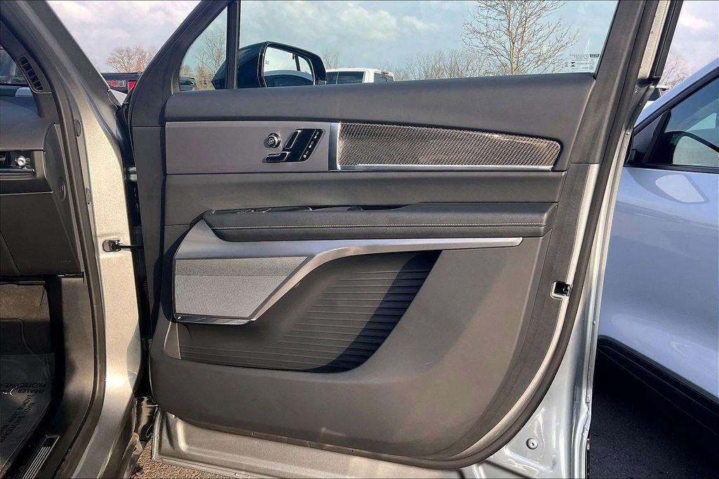 Used 2026 Cadillac Vistiq Luxury image 31