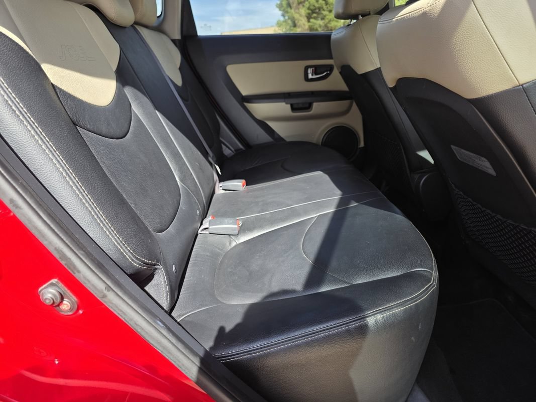 Used 2013 Kia Soul ! w/ Premium Pkg FWD image 19