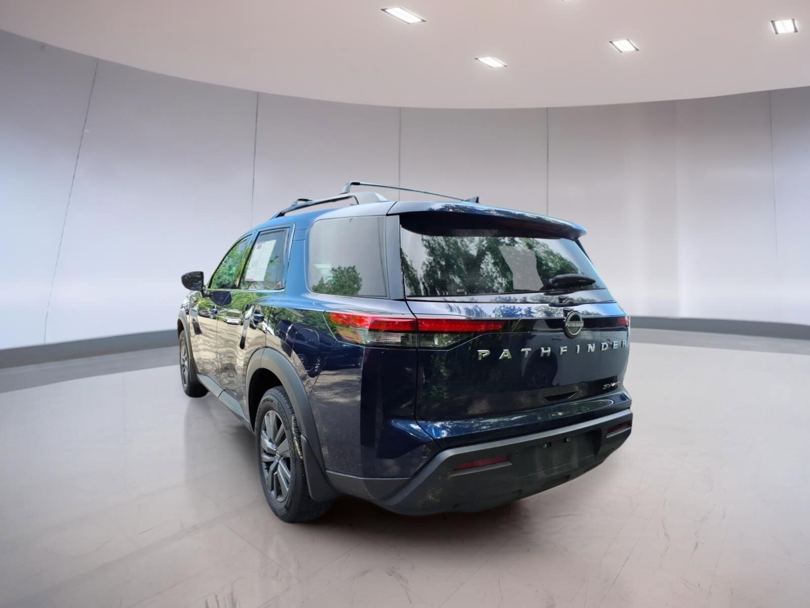 Used 2023 Nissan Pathfinder SV AWD/4WD image 3