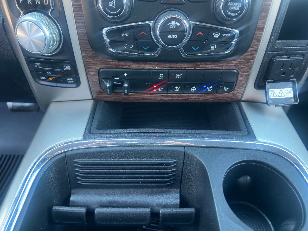 Used 2015 RAM 1500 Laramie image 28