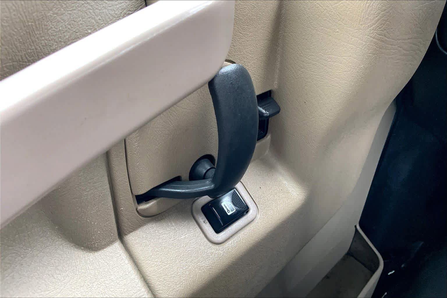 Used 2021 Chevrolet Express 2500 w/ Driver Convenience Package RWD image 32
