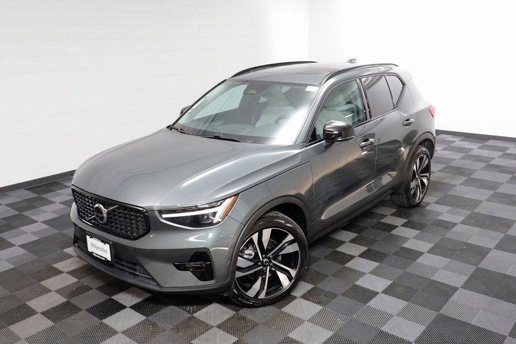 Used 2026 Volvo XC40 B5 Ultra w/ Climate Package image 2