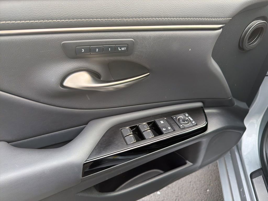 Used 2022 Lexus ES 350 w/ Premium Package image 27