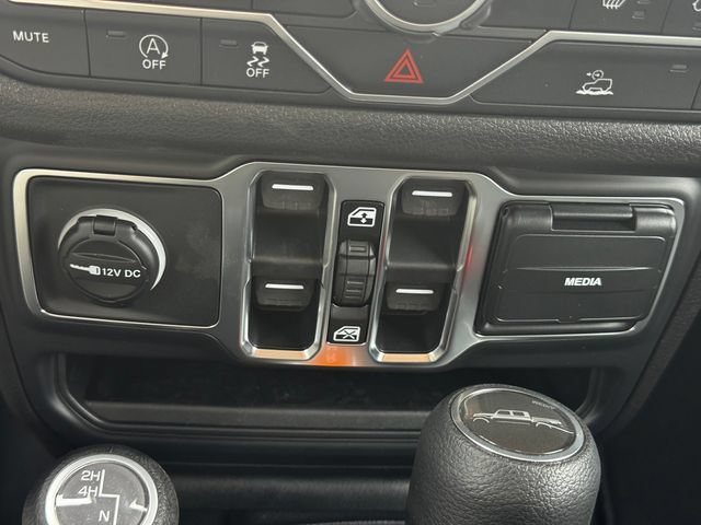 New 2026 Jeep Gladiator Sport AWD/4WD image 38