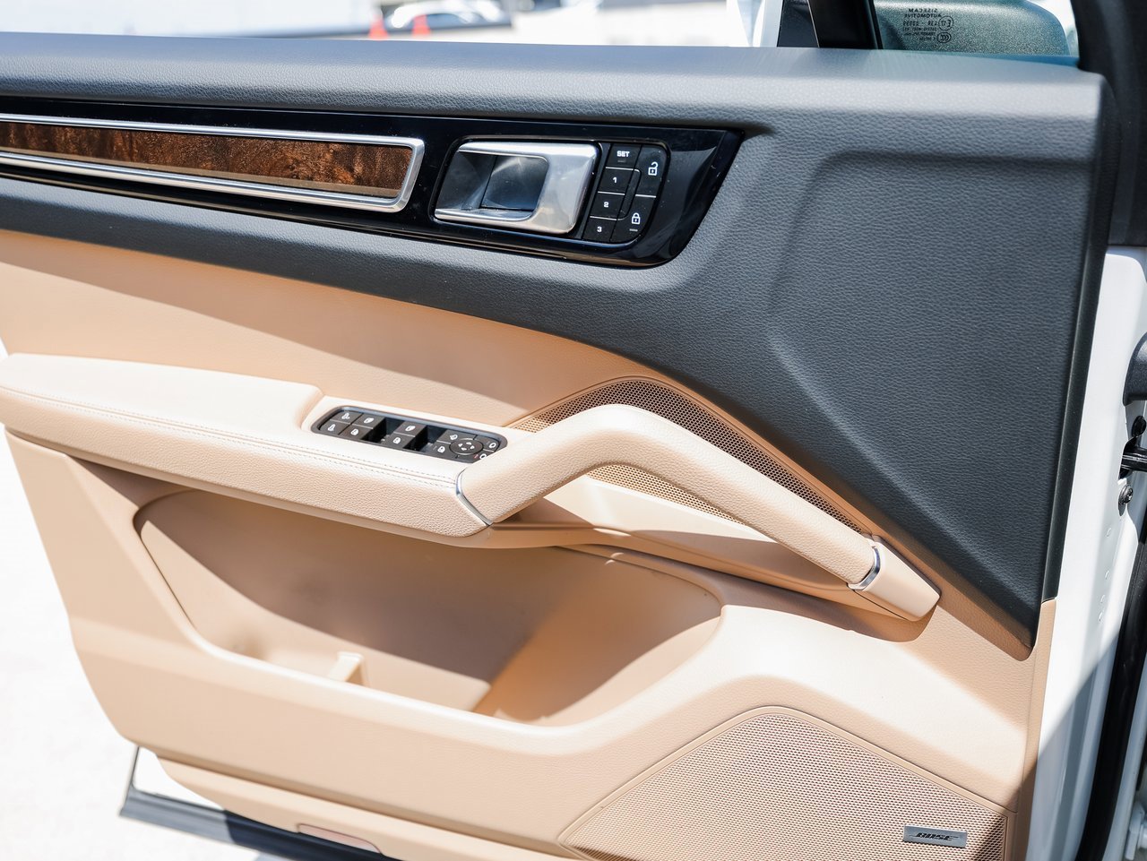 Certified 2023 Porsche Cayenne Platinum Edition image 23