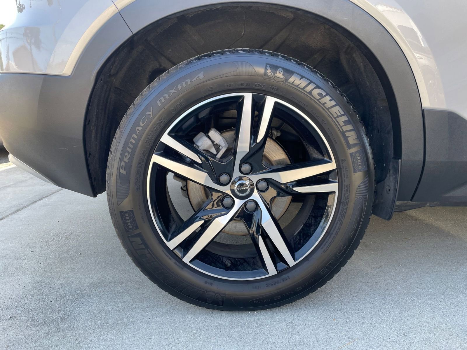 Used 2024 Volvo XC40 B5 Core image 33