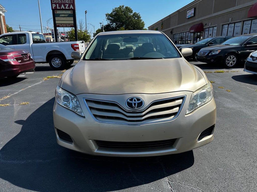 Used 2010 Toyota Camry LE image 2