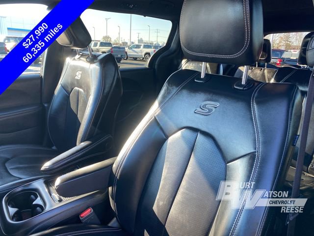 Used 2023 Chrysler Pacifica Touring-L w/ S Appearance Package image 9