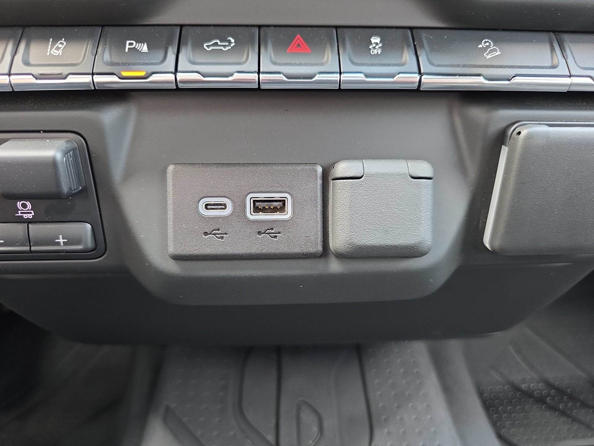 Used 2024 Chevrolet Silverado 2500 Custom w/ Custom Convenience Package AWD/4WD image 25