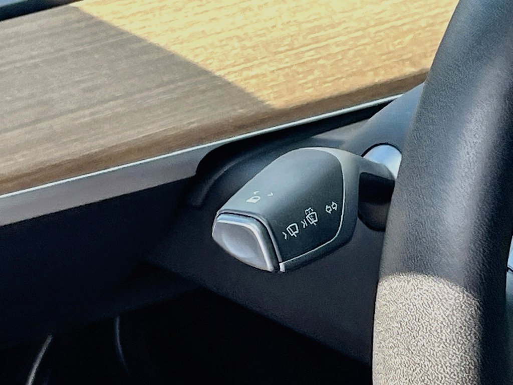 Used 2024 Tesla Model Y Long Range AWD/4WD image 10