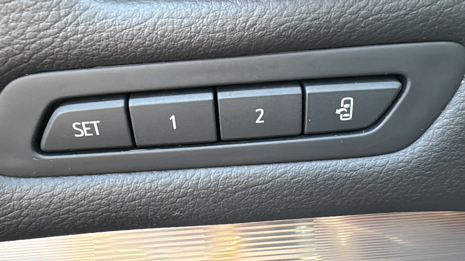 Certified 2025 Cadillac XT4 Premium Luxury AWD/4WD image 9