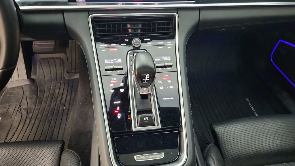 Used 2021 Porsche Panamera image 19