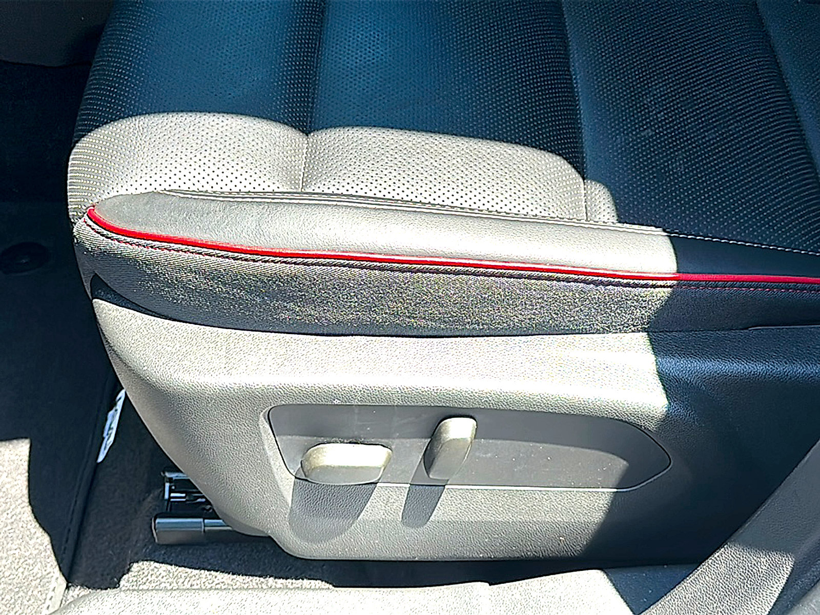 Used 2023 Buick Envision Essence w/ Sport Touring Package FWD image 19