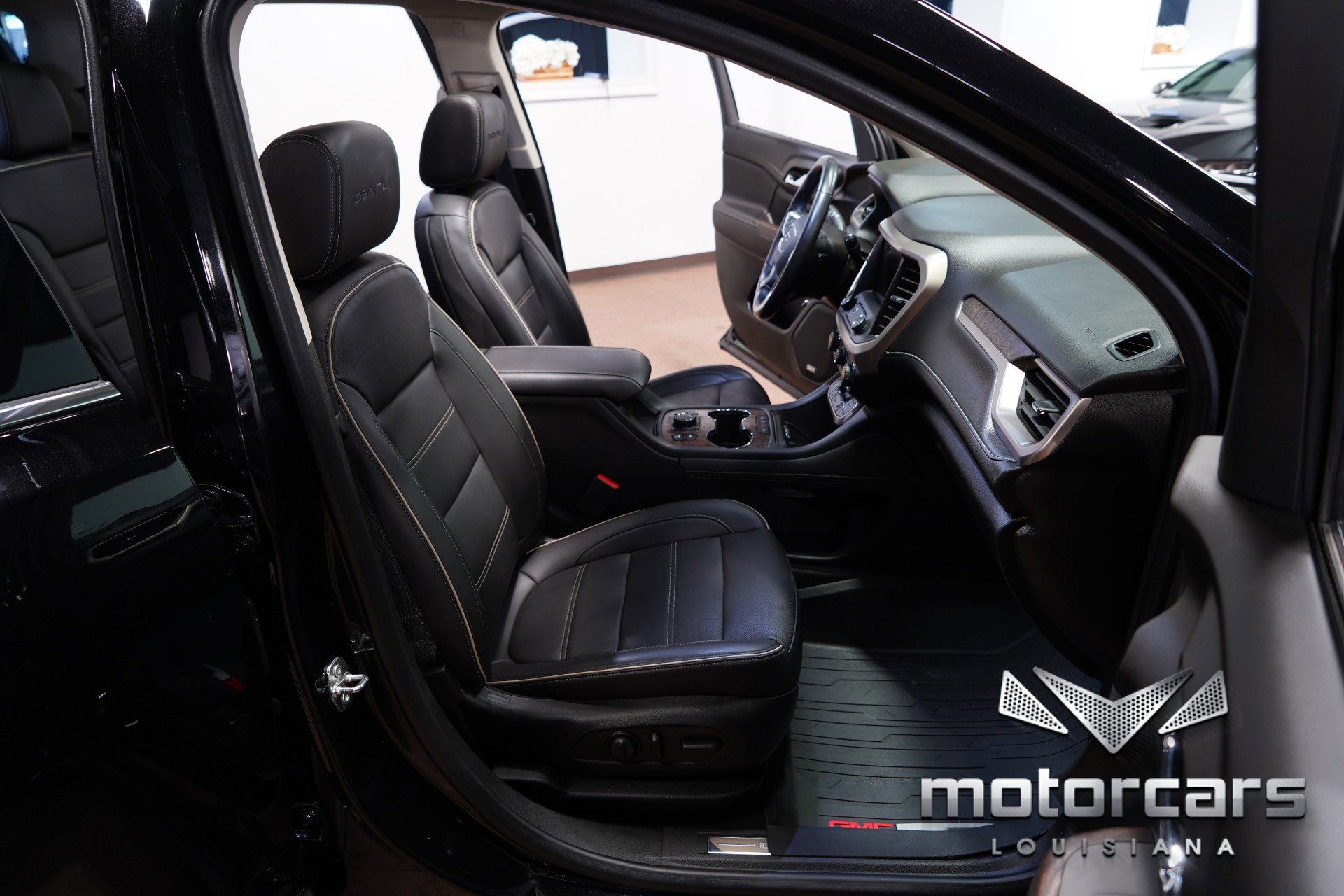 Used 2021 GMC Acadia Denali w/ Denali Technology Package image 29