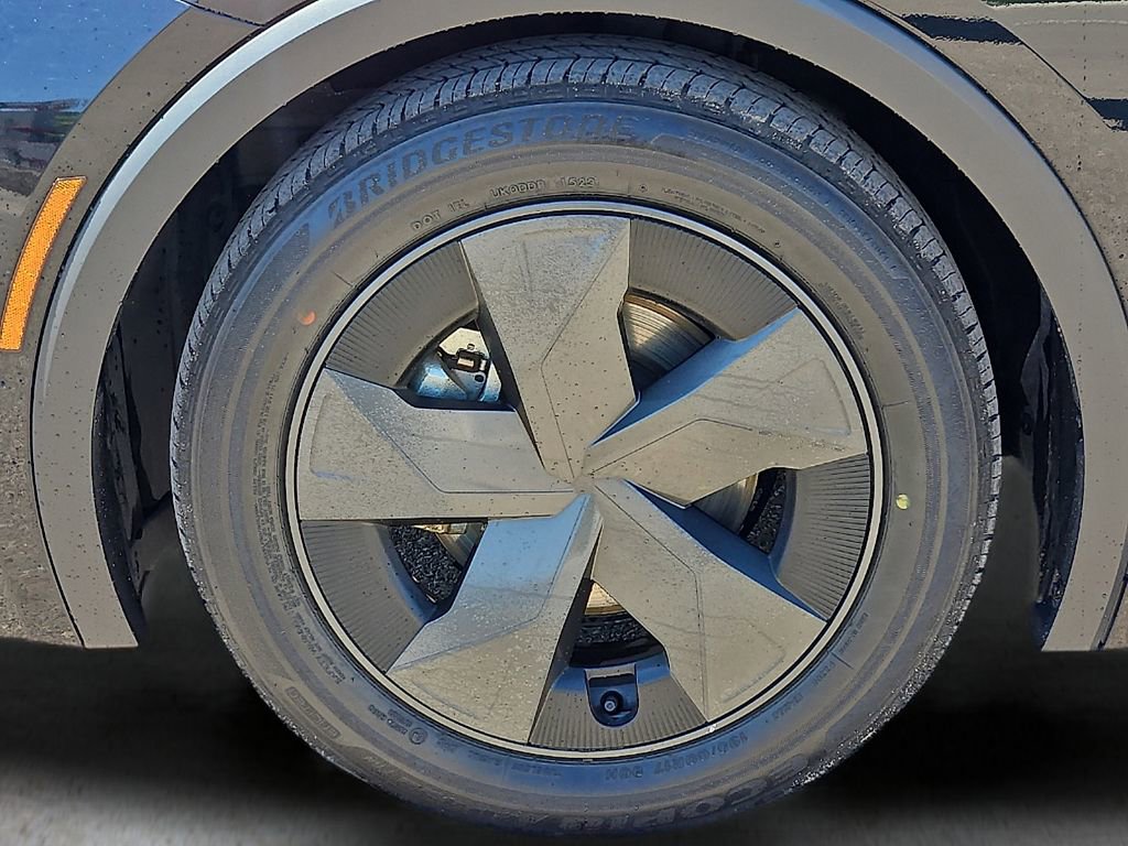 Used 2023 Toyota Prius LE image 10