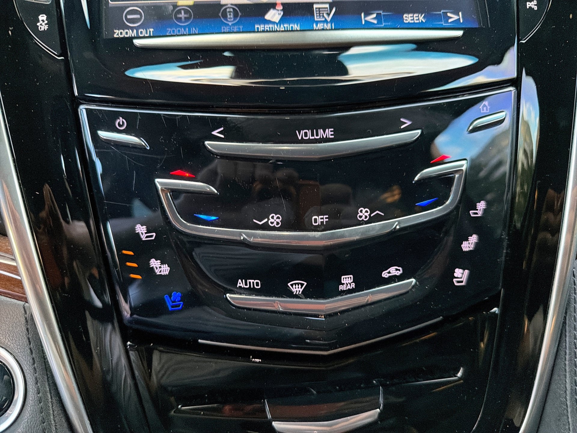 Used 2020 Cadillac Escalade Luxury AWD/4WD image 17