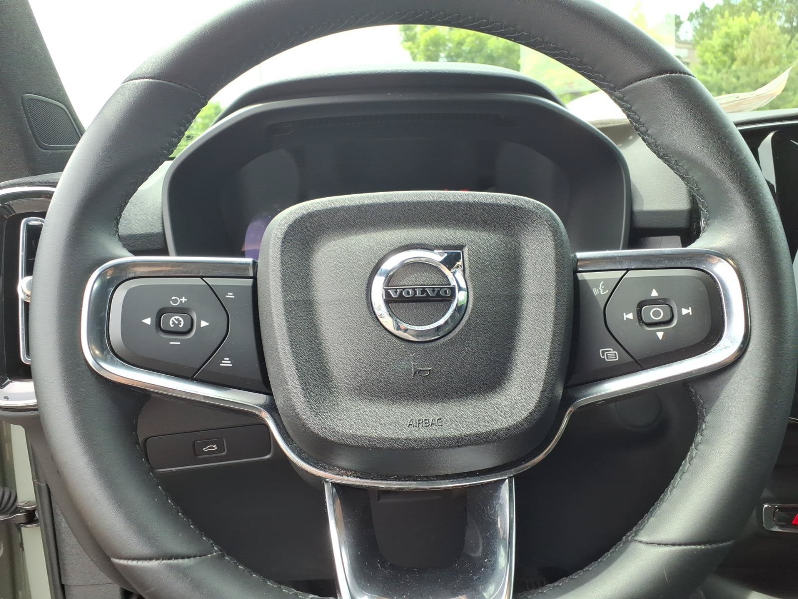 Used 2023 Volvo XC40 Recharge Ultimate w/ Protection Package Premier AWD/4WD image 31