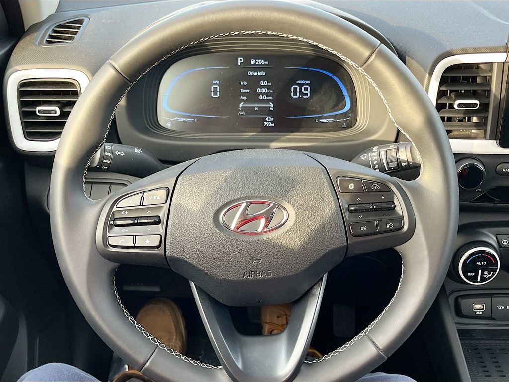 Used 2025 Hyundai Venue Limited image 11