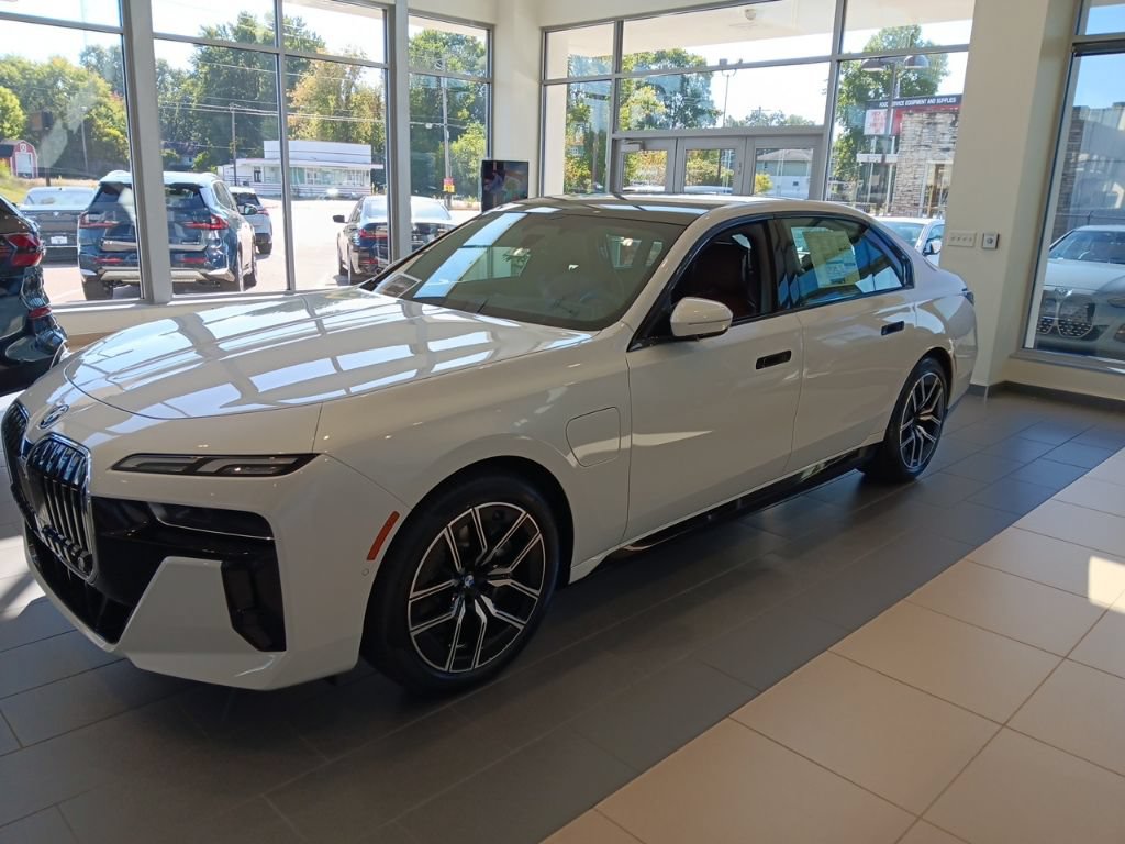New 2026 BMW 750e xDrive AWD/4WD image 3