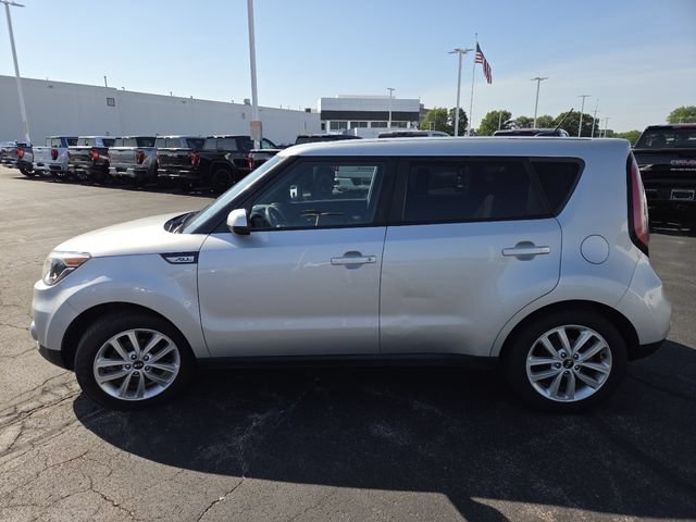 Used 2017 Kia Soul + FWD image 13